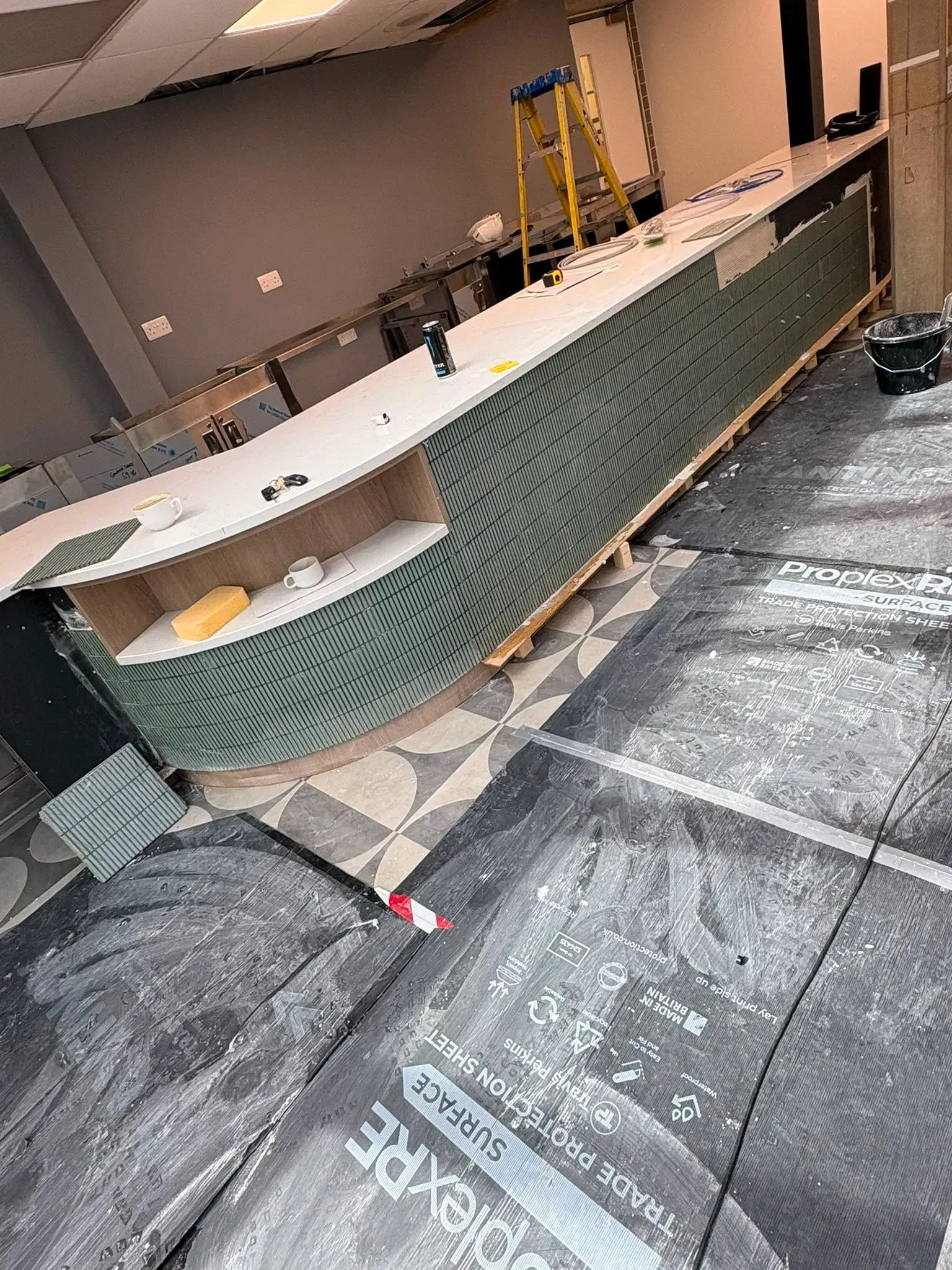Curved bar counter, commercial fit-out — photograph 5